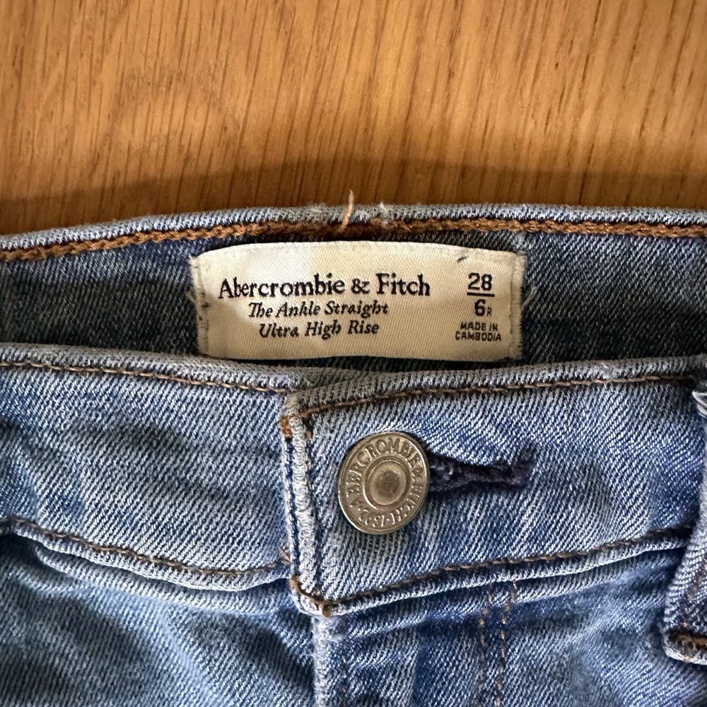 Abercrombie & Fitch Ankle Straight Ultra High Rise